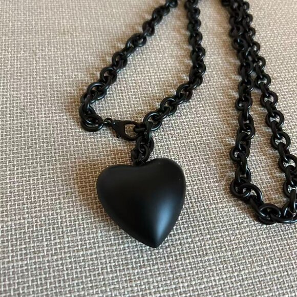 BEST Roxanne Assoulin The Puffy Heart Necklace Black Noir - Picture 4 of 4